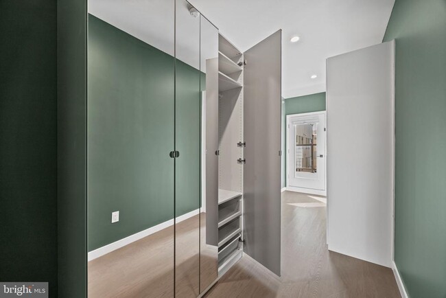 Building Photo - 2106 Spring St