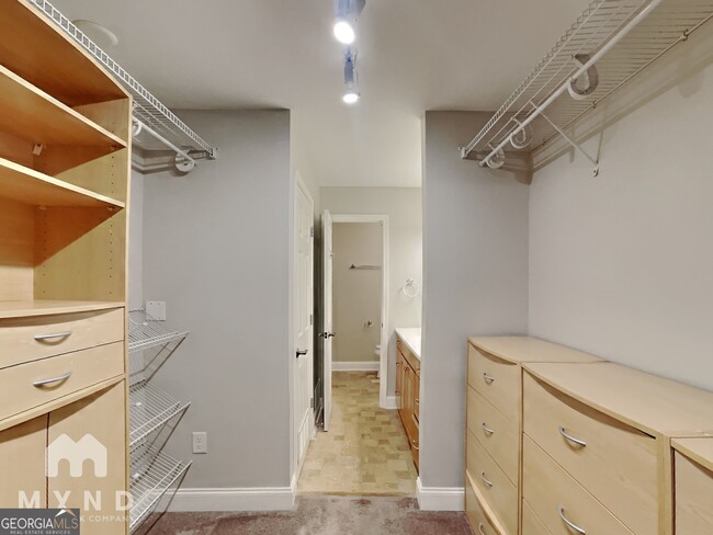 Building Photo - 1202 Pine Heights Dr NE