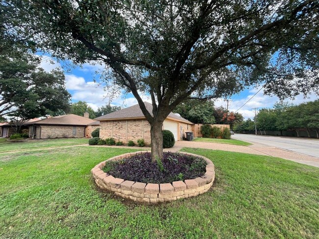 Building Photo - 7825 Silveridge Dr