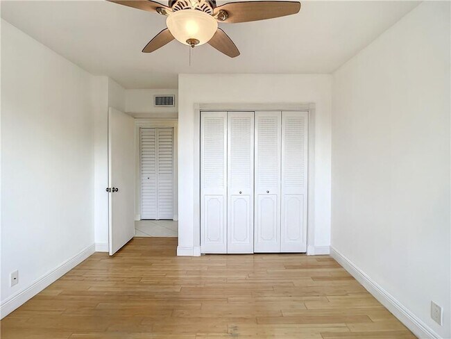 Building Photo - 6342 Longboat Ln W