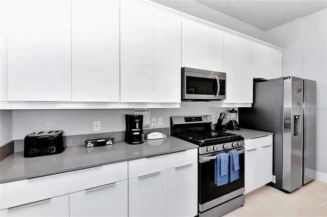 Building Photo - 7770 Sandy Ridge Dr