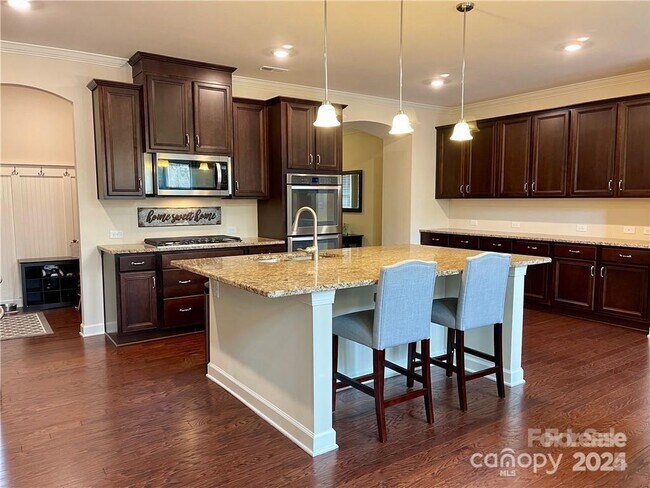 Building Photo - 256 S San Agustin Dr