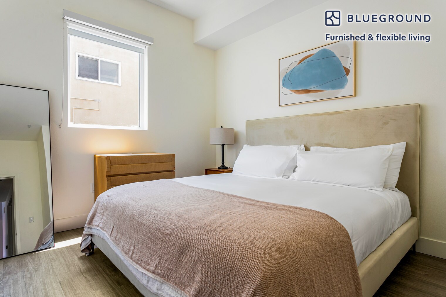 Building Photo - 760 S Serrano Ave