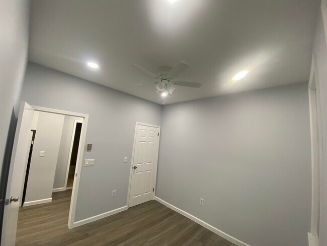 Building Photo - 1204 13th St