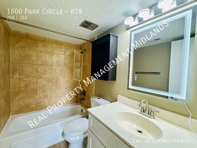 Building Photo - 1600 Park Cir