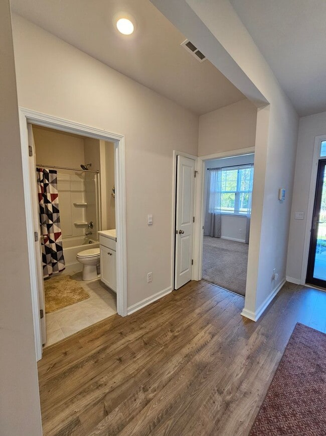 Building Photo - Long Term Rental - 3 Bed, 2 Bath in Bells ...