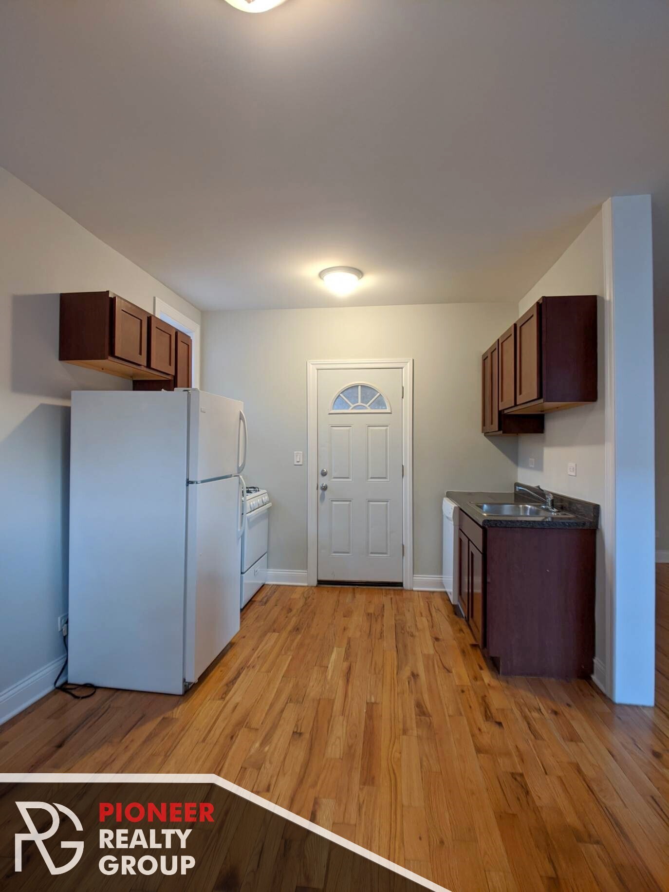 Building Photo - 630 W Cornelia Ave