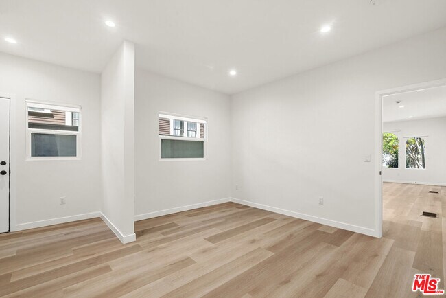 Building Photo - 1305 Lucile Ave