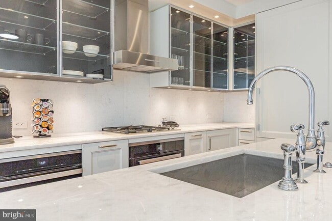 Building Photo - 300 International Drive