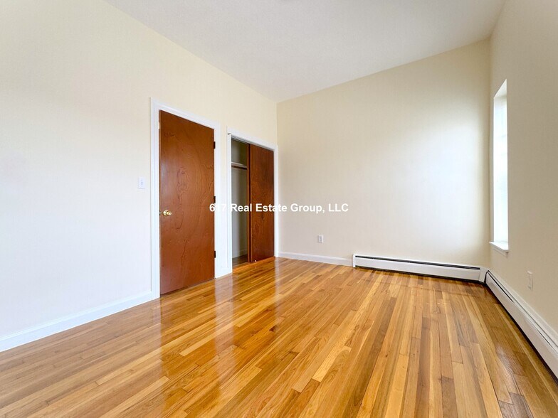 Building Photo - 164 N Beacon St