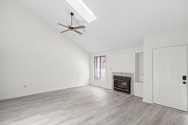 Building Photo - South Asheville Townhome