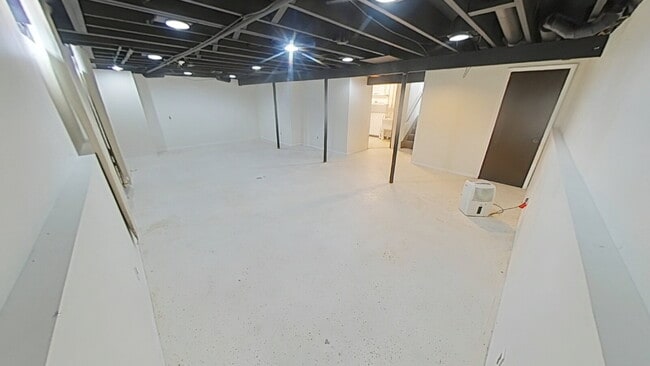 Building Photo - 12957 Canterbury Dr