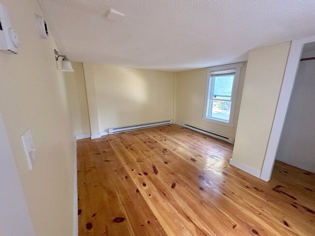 Building Photo - 227 Bridge St