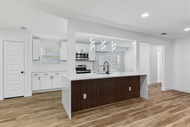 Building Photo - 219 Lakeview Dr