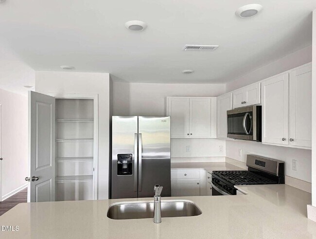 Building Photo - 108 Clementine St