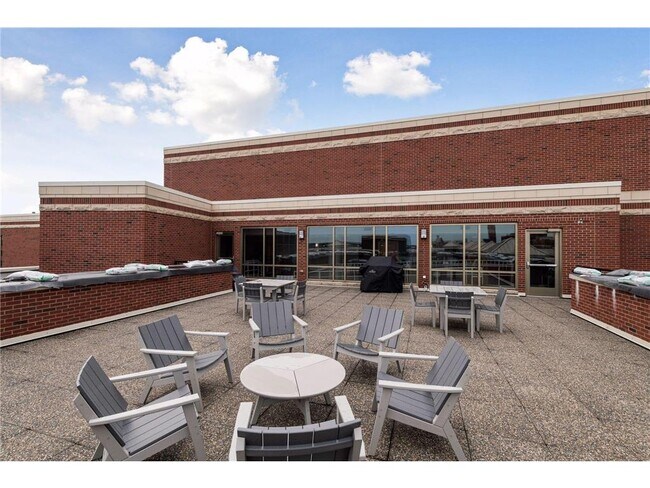 Building Photo - 401 N 2nd St