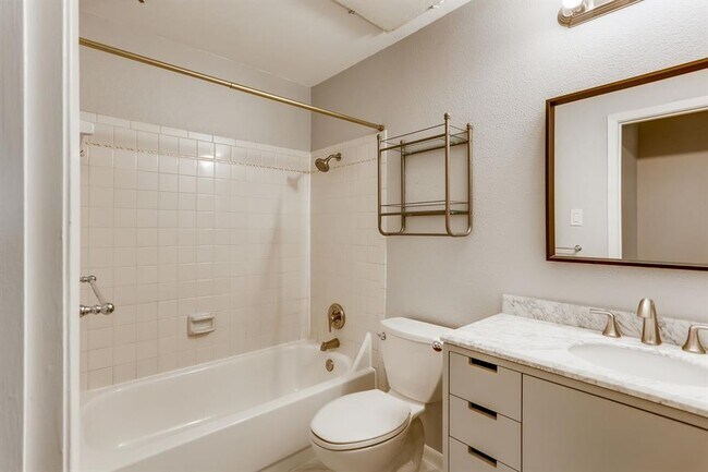 Building Photo - 114 E 31st St