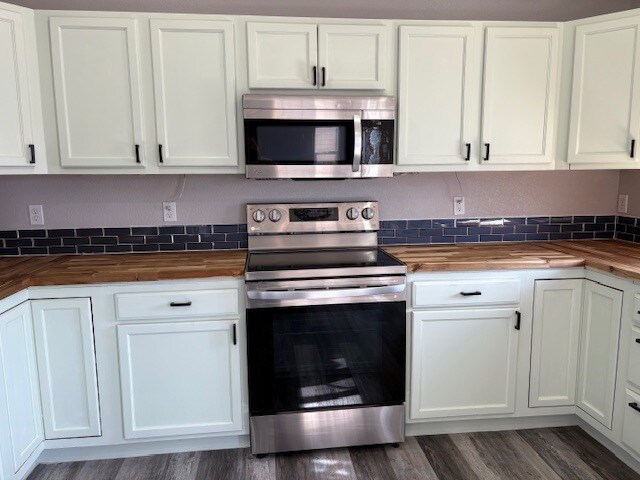 Building Photo - 661 7th St