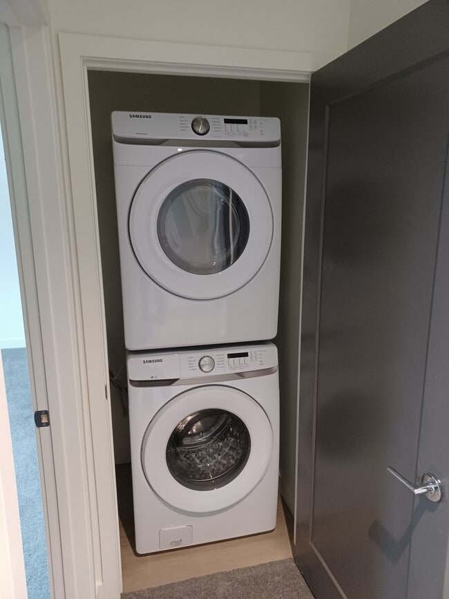 Building Photo - 3215 Fairfax St