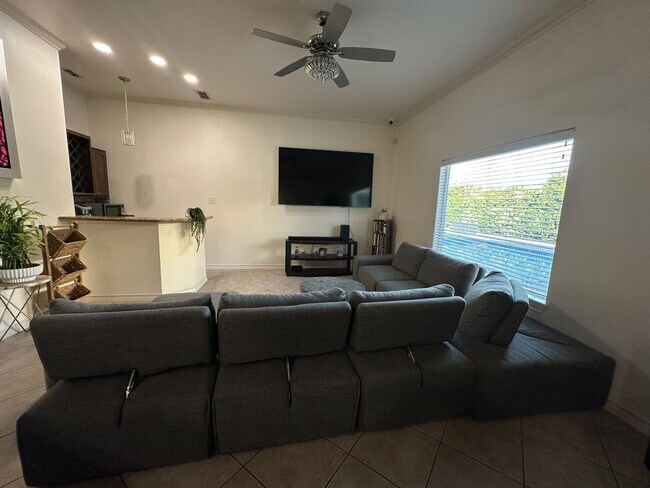 Building Photo - 102 Cardinal Ln