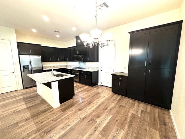 Building Photo - Natomas 3 Bedroom Home with a loft for rent!