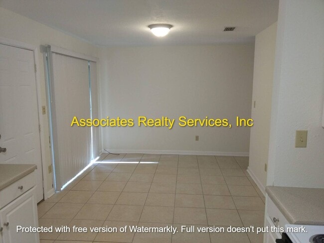 Building Photo - Spacious 4 Bedroom in Mason Manor