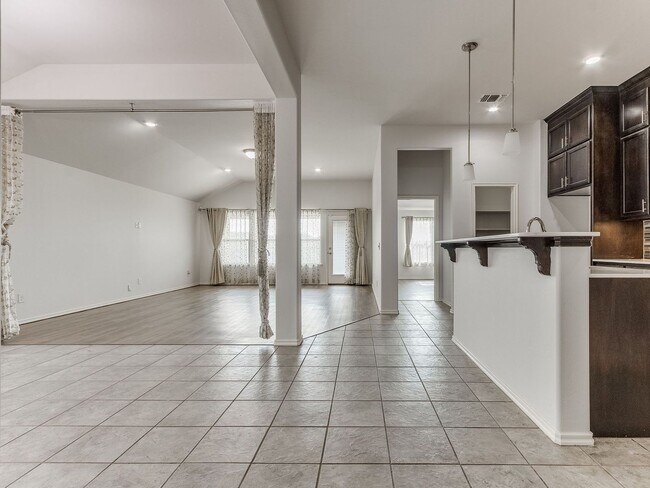 Building Photo - 15704 Caney Dr