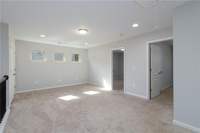 Building Photo - 4758 Highland Ave
