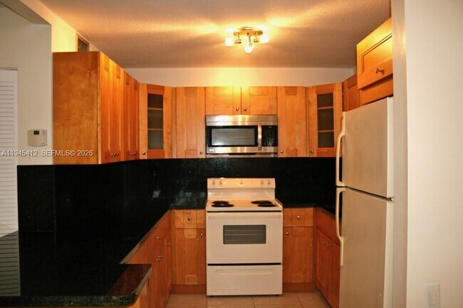 Building Photo - 8820 SW 123rd Ct