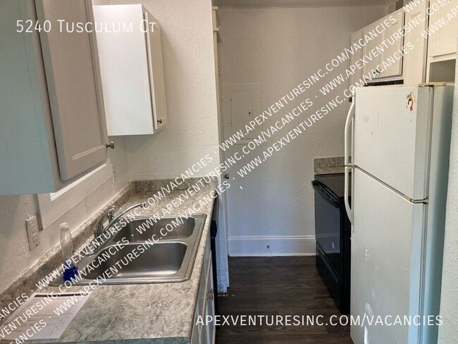 Building Photo - 5240 Tusculum Ct