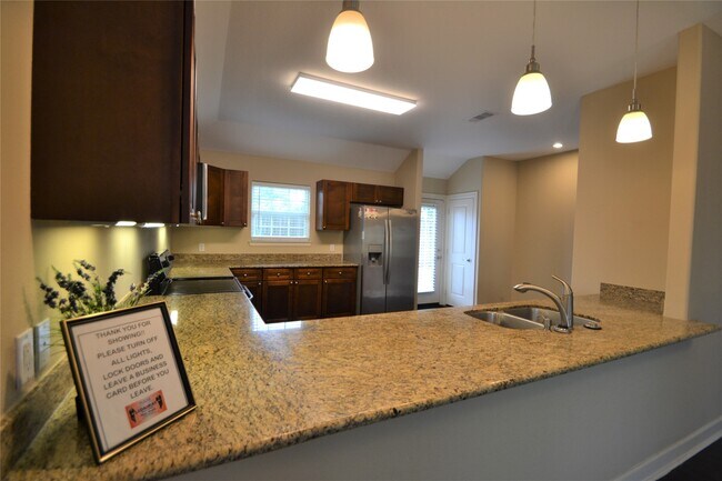 Building Photo - 278 Debbie Ln