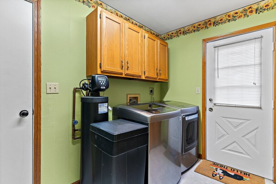 Building Photo - 2422 Cedar Crest Dr