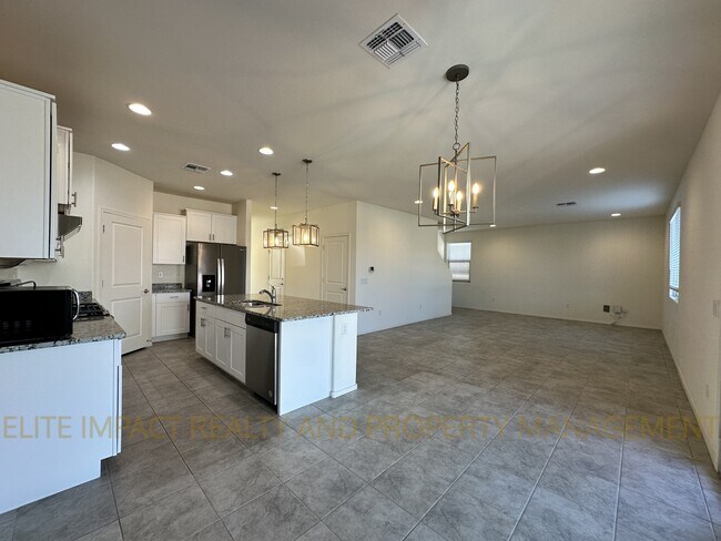 Building Photo - 6373 E Calle del Patagon