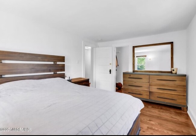 Building Photo - 208 E Bergen Pl