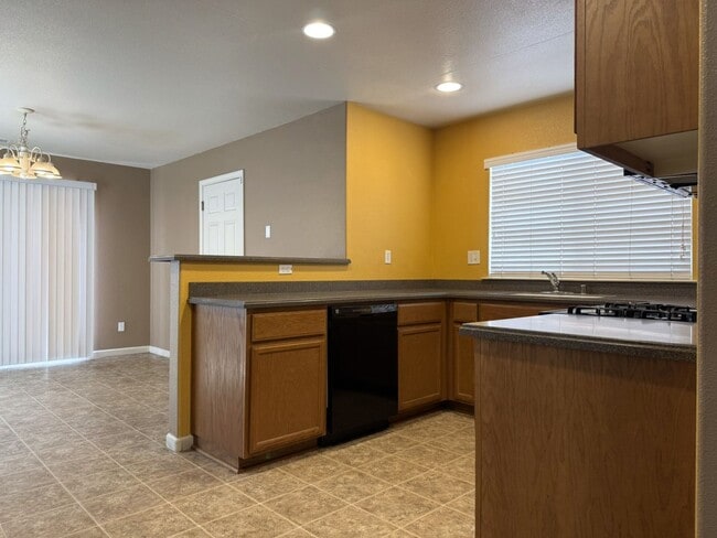 Building Photo - Beautiful Two-Story Home in Desirable Bellevue Ranch!