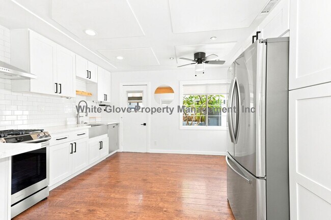 Building Photo - Rare Gated Orange Park Acres 3 Bedroom Property Featuring a Commercial Workshop & Studio