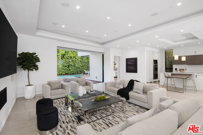 Building Photo - 350 N Harper Ave