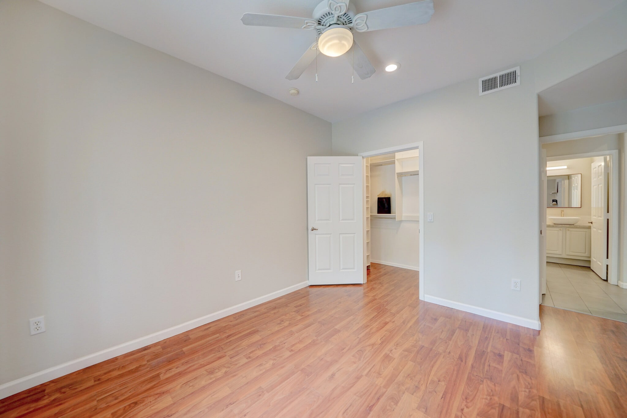 Bedroom with walk-in-closet and bathroom - 435 W Rio Salado Pky