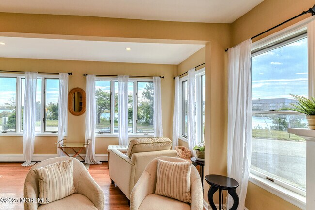 Building Photo - 113 Central Ave