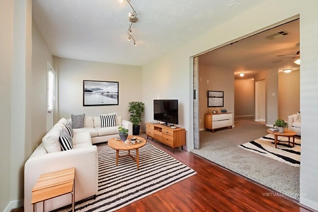 Building Photo - 9518 Peridot Green Dr