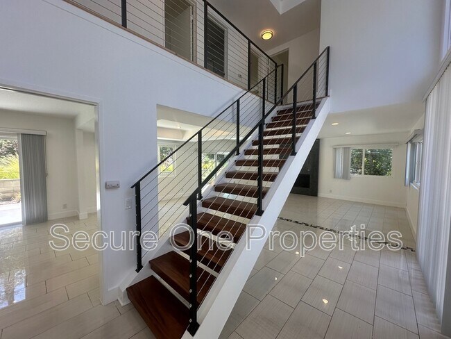 Building Photo - 4654 Galendo St