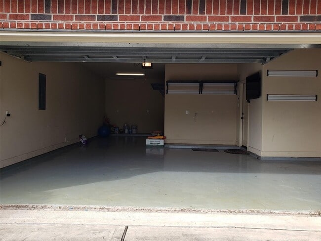 Building Photo - 5402 Valley Country Ln