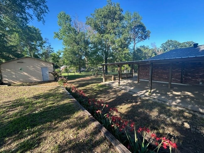 Building Photo - Lakeside Dream Home: Fully Remodeled 4BD/2BA Near Loop 323