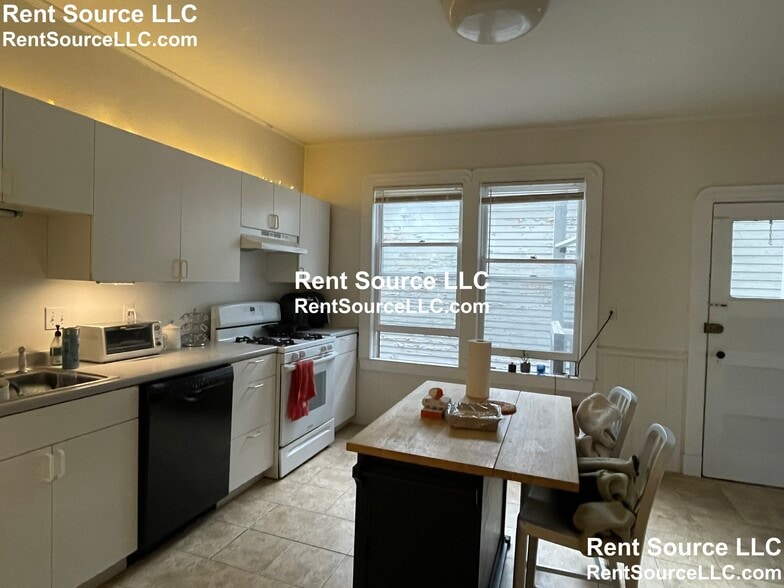 Building Photo - 32 Chatham St