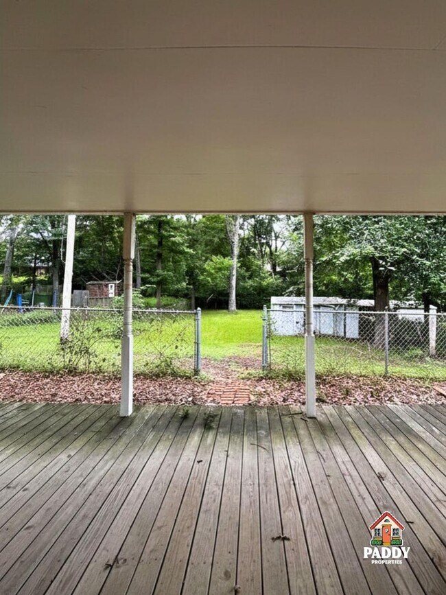 Building Photo - 411 Redbud Ln