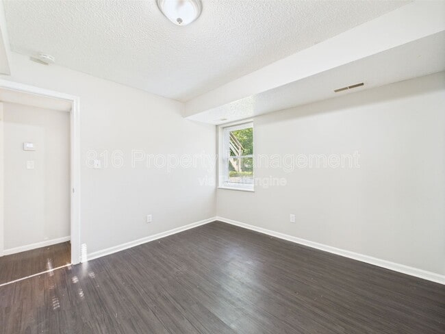 Building Photo - 1229 W Hayward Ave