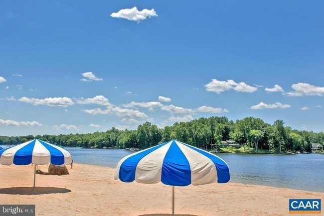 Building Photo - 364 Jefferson Dr