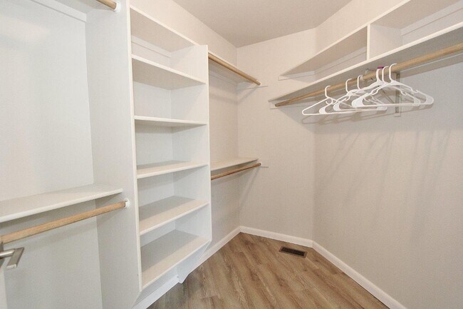 Building Photo - 2610 N Shoveler Way
