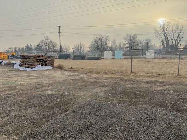 Building Photo - Cozy Single-Family Home with large yard in Caldwell