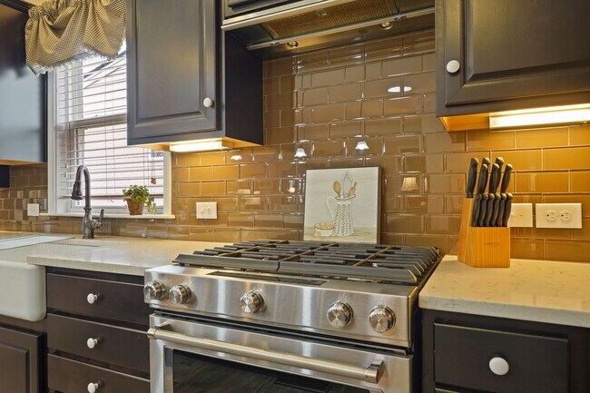 Building Photo - 10 Chicory Ct